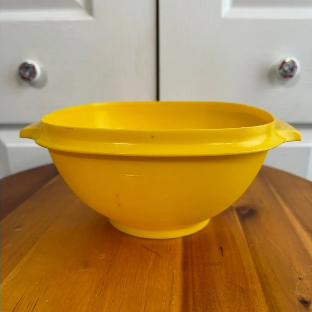 Tupperware‎ Servalier Vintage 6 cup yellow bowl 836-6